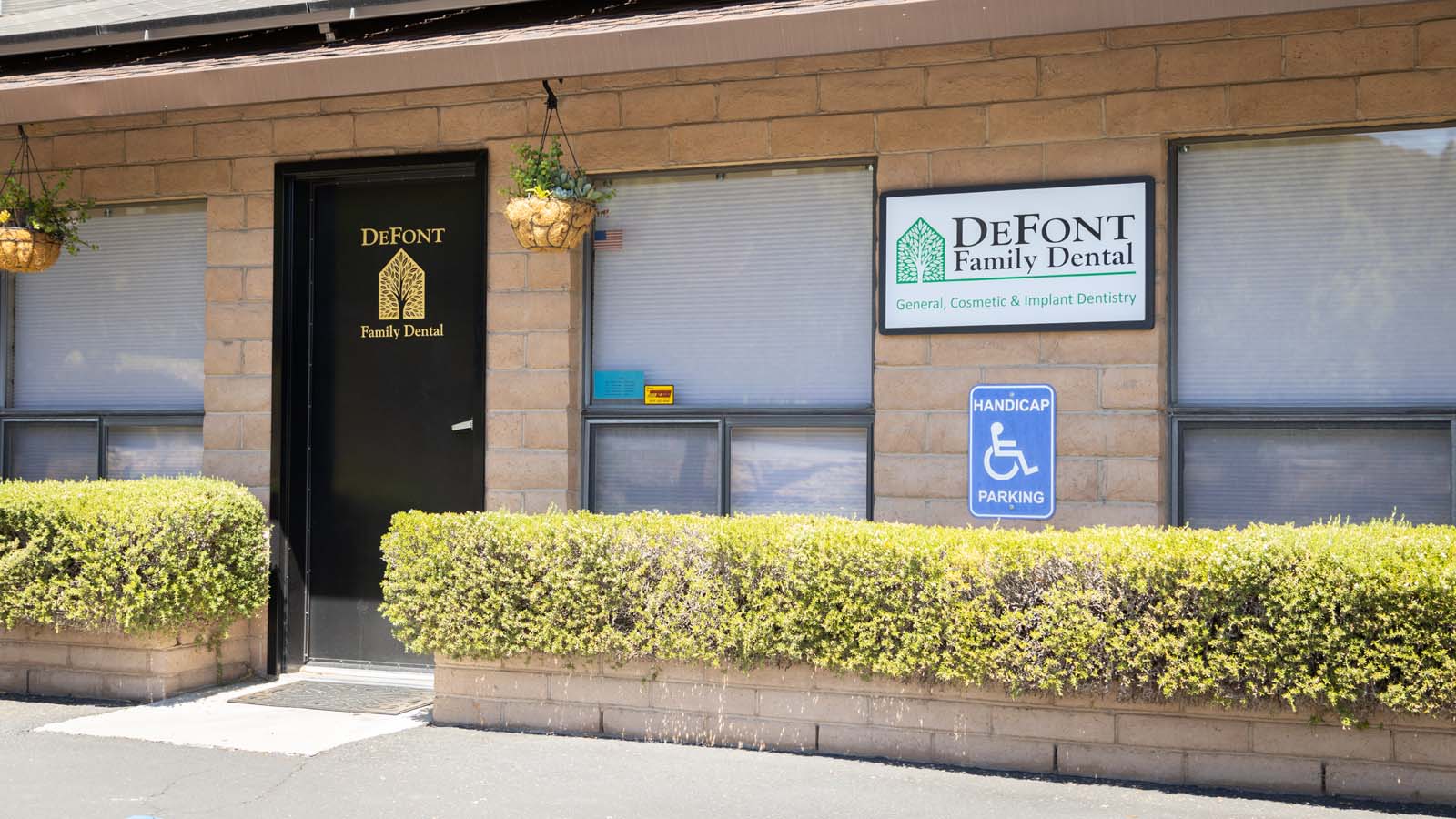 Outdoor view of DeFont Family Dental.